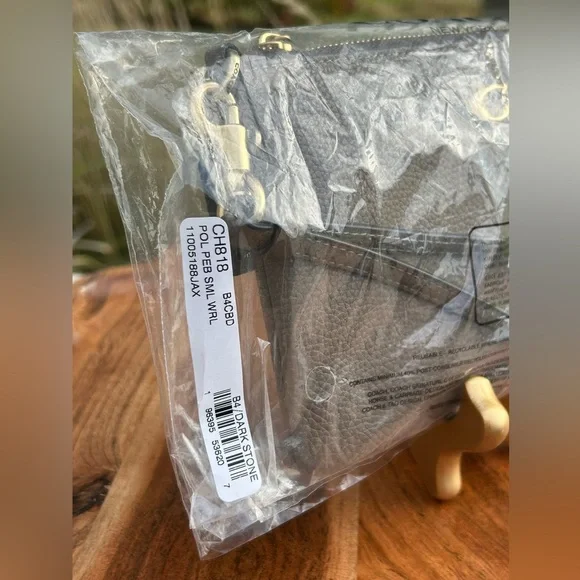 Coach Essentials Wristlet Stone Pebble Leather CH818, NWT - Picture 10 of 13